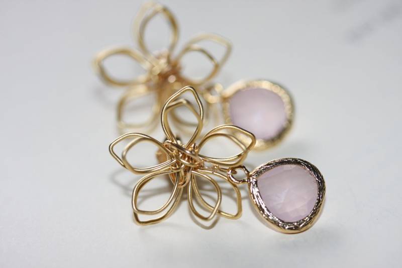 Layered Blumen Ohrringe Mit Rose Opal Layered Blumen Ohrringe Mit Rose Opal von justynajewelry