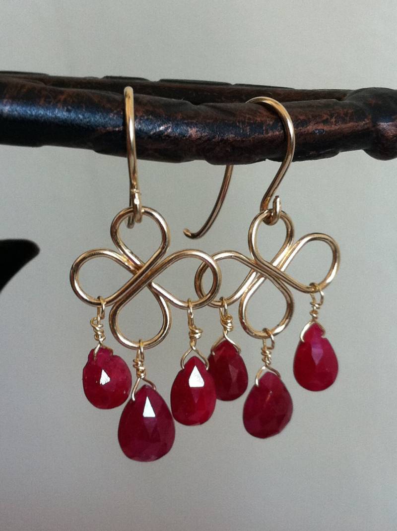 Rubin Chandeleir 14 K Gold Filled Ohrringe Rubin Chandeleir 14 K Gold Filled Ohrringe von justynajewelry