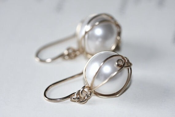 Swarovski Perlen Ohrringe in Sterling Silber Draht Gewickelt Swarovski Perlen Ohrringe in Sterling Silber Draht Gewickelt von justynajewelry