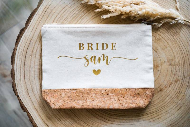 Personalisierte Kosmetiktasche Mit Kork Perfekt Als Beautycase Für Die Braut von jusydesignstudio