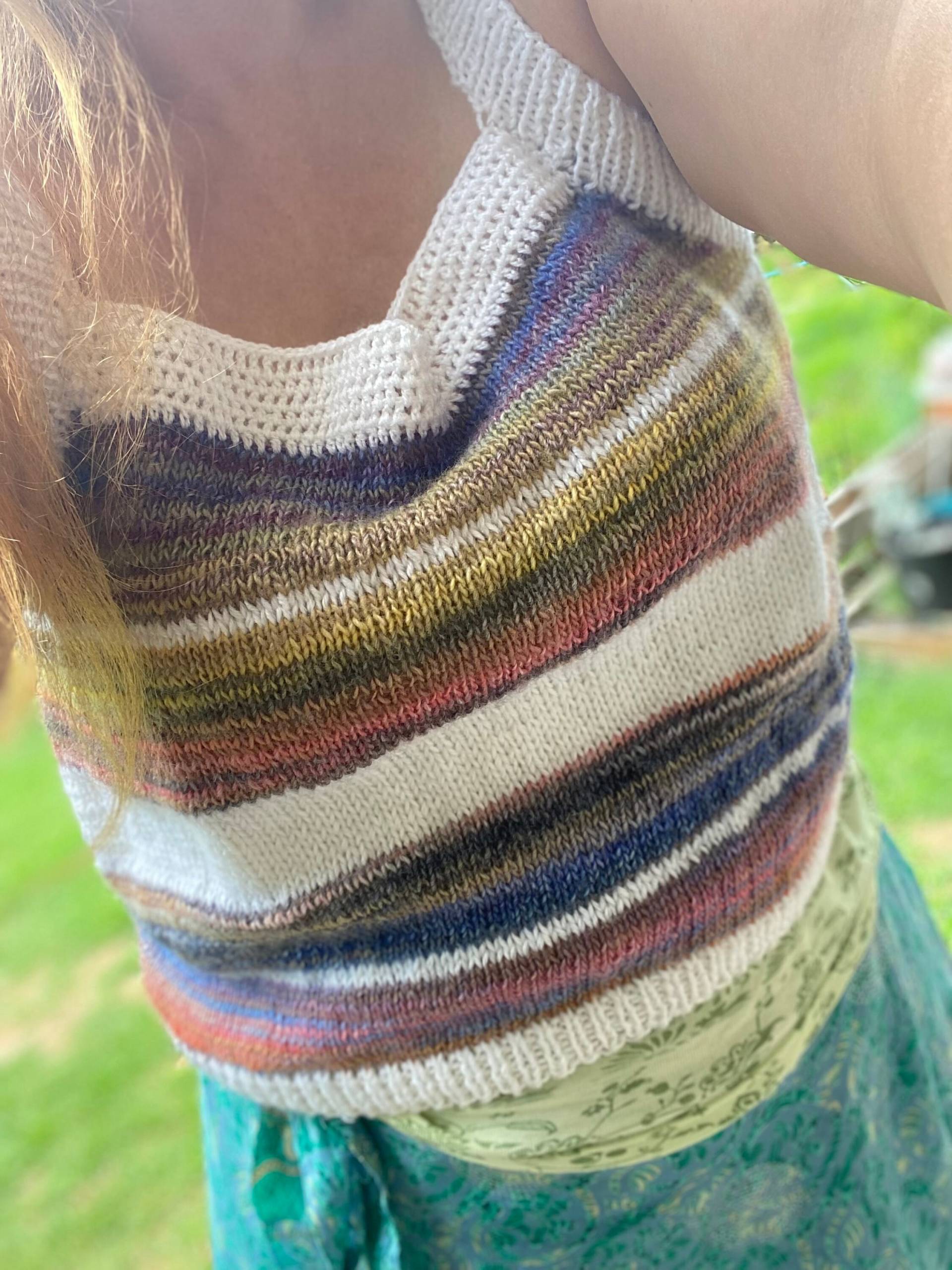 Handgesticktes Regenbogen Winter Glow Top Handgemacht Gehäkelter Tank Größe Groß Handgesticktes Regenbogen Winter Glow Top Handgemacht Gehäkelter Tank Größe Groß von juzzacorky