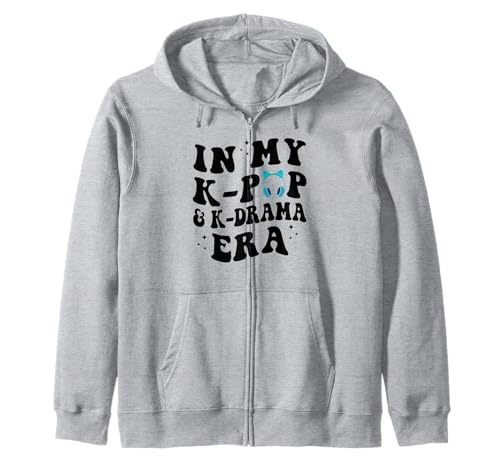 in meinem K-Pop- und K-Drama-Zeitalter K-Pop-Mädchen Kapuzenjacke in meinem K-Pop- und K-Drama-Zeitalter K-Pop-Mädchen Kapuzenjacke von k-pop lover & k-pop merch Gift