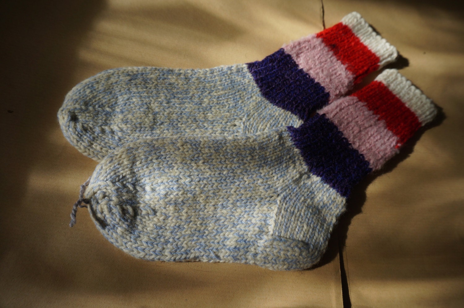 Handgestrickte Socken Aus 100 % Wolle "Parade" Handgestrickte Socken Aus 100 % Wolle "Parade" von kAwesomeWorkshop