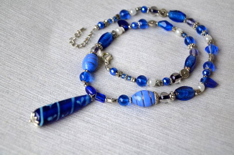 Blaue Glasperlenkette "Bavaria Blue" von kadenasDesign