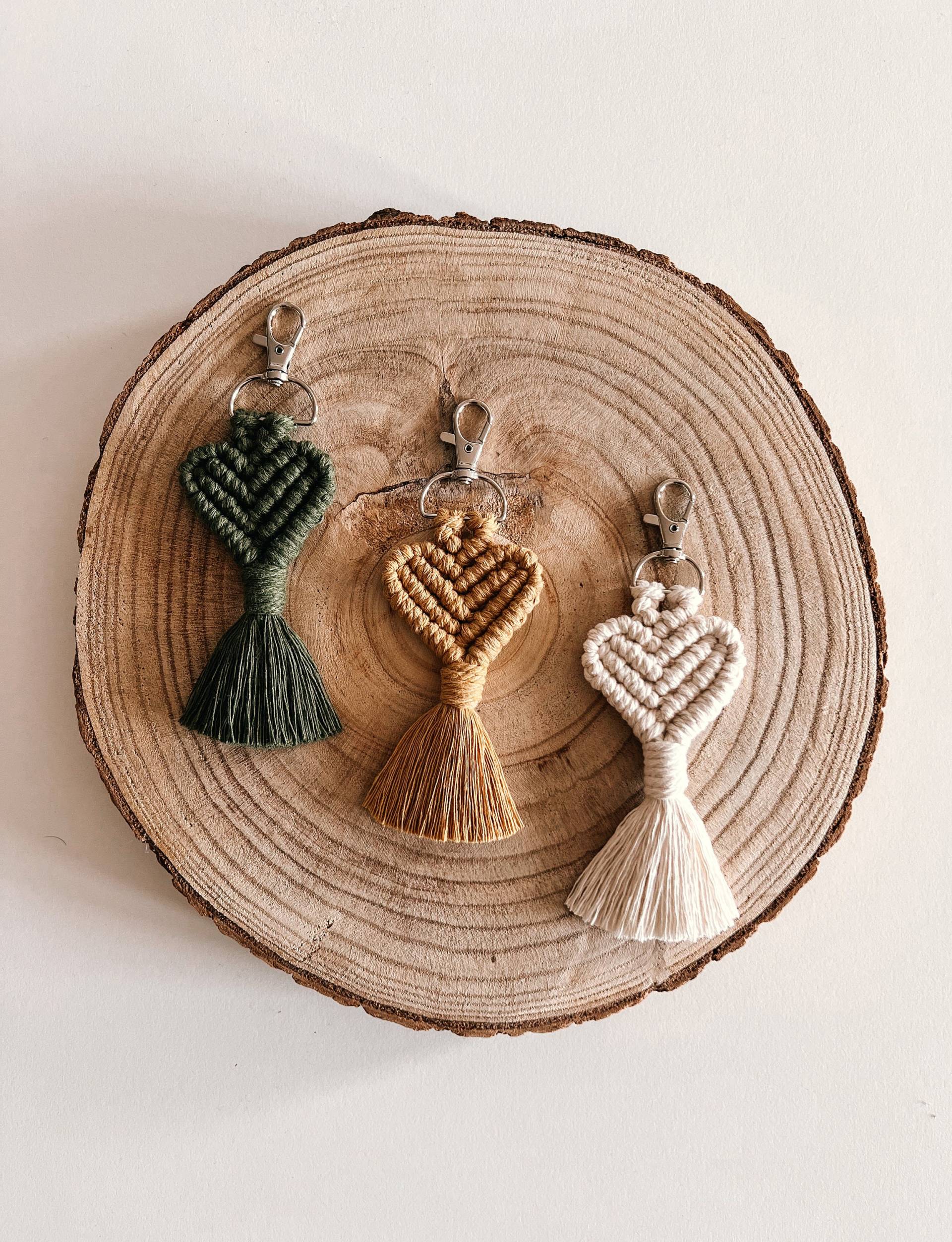 Makramee Herz-Schlüsselanhänger | Handgemacht Boho Geknüpft Geschenksset Makramee Herz-Schlüsselanhänger | Handgemacht Boho Geknüpft Geschenksset von kaerntnerknotenliebe