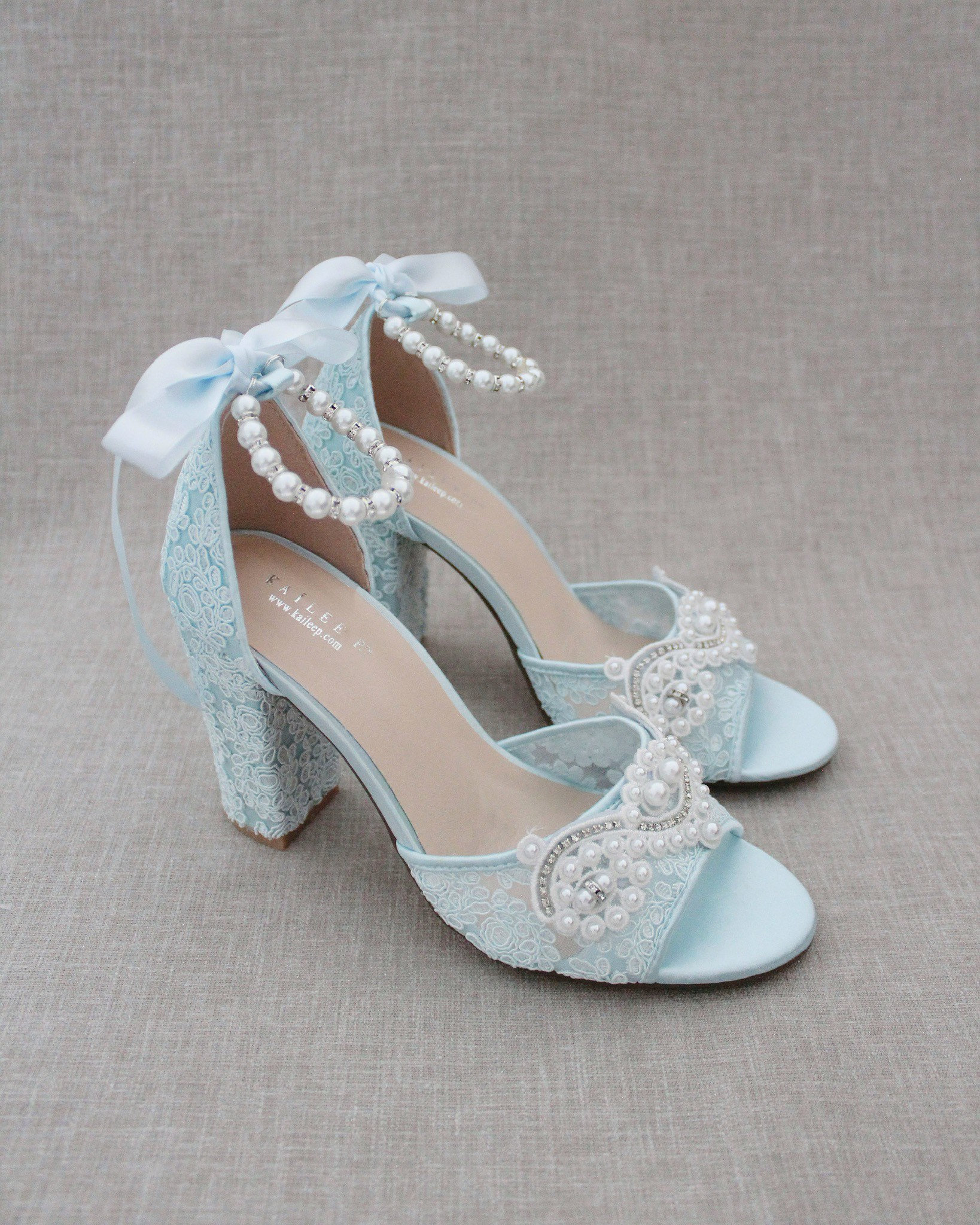 Hellblaue Häkel-Spitzen-Blockabsatz-Sandalen Mit Kleiner Perlenapplikation, Damen-Hochzeitsschuhe, Brautjungfern-Schuhe, Brautschuhe, Etwas Blaues von kaileep
