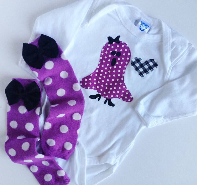 18 M Halloween Gespenst Mädchen Ein Stück Und Lila Polka Dot Baby Stulpen Mit Bogen Versandfertig von kakabaka