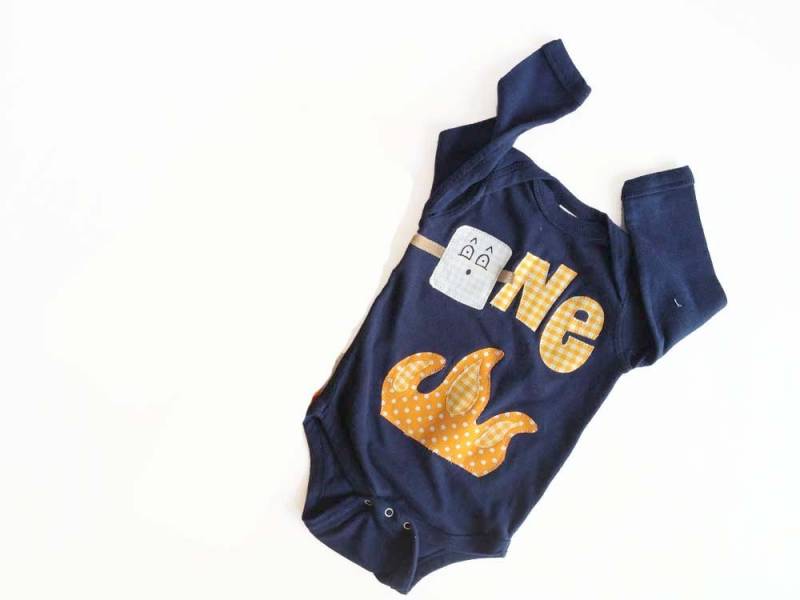 Camping Ersten Geburtstag One Piece - O'neillsmore Marshmallow Lagerfeuer Bodysuit von kakabaka