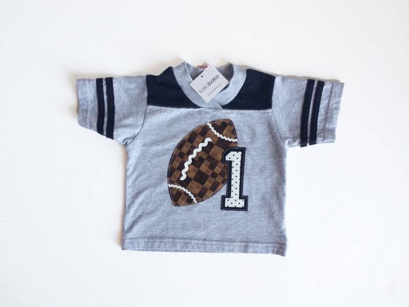 Fussball Geburtstag Shirt, Football Jersey Ersten Shirt Fussball Geburtstag Shirt, Football Jersey Ersten Shirt von kakabaka