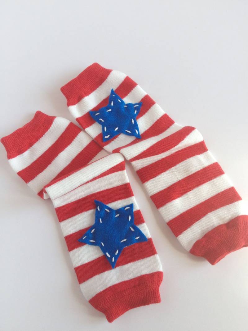 Gestreifte Stern Baby Stulpen Rot Und Weiß Mit Blauer Applikation Gestreifte Stern Baby Stulpen Rot Und Weiß Mit Blauer Applikation von kakabaka