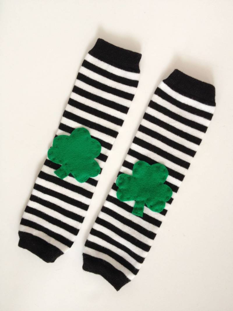 Kleeblatt Baby Stulpen St. Patrick's Day Schwarz Und Weiß Streifen, Neugeborenes, Baby, Kinder von kakabaka