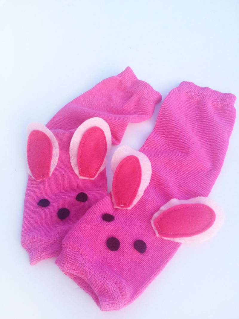 Pink Bunny Slipper Baby Stulpen von kakabaka