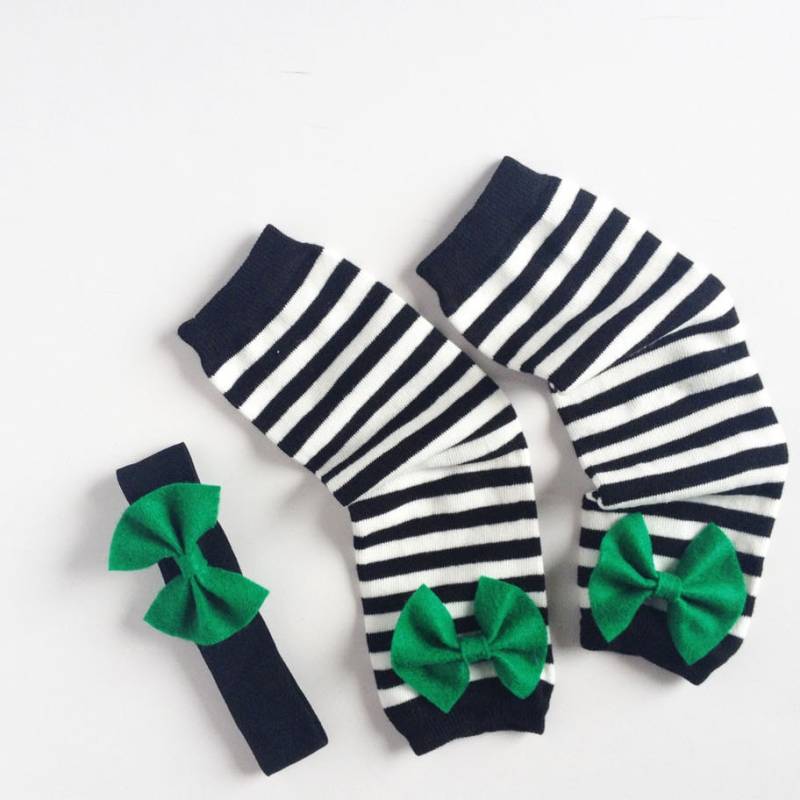 St Patrick's Day-Stulpen, Black & White Stripes Mit Kelly Green Pfeil Und Bogen-Stirnband St Patrick's Day-Stulpen, Black & White Stripes Mit Kelly Green Pfeil Und Bogen-Stirnband von kakabaka