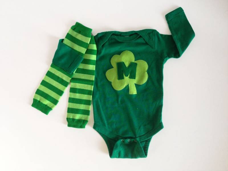 St. Patricks Day Shamrock Anfangs Grün Ein Stück Mit Der Hand Gefärbt Baby-Stulpen St. Patricks Day Shamrock Anfangs Grün Ein Stück Mit Der Hand Gefärbt Baby-Stulpen von kakabaka
