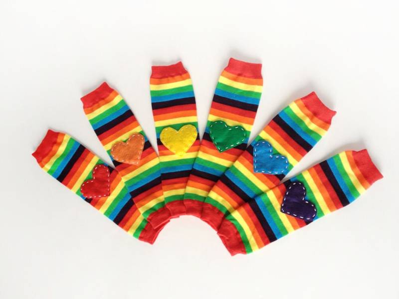 Valentine Heart Baby-Beinstulpen Regenbogenstreifen Mit Selbst Gestalteter Herzapplikation Valentine Heart Baby-Beinstulpen Regenbogenstreifen Mit Selbst Gestalteter Herzapplikation von kakabaka