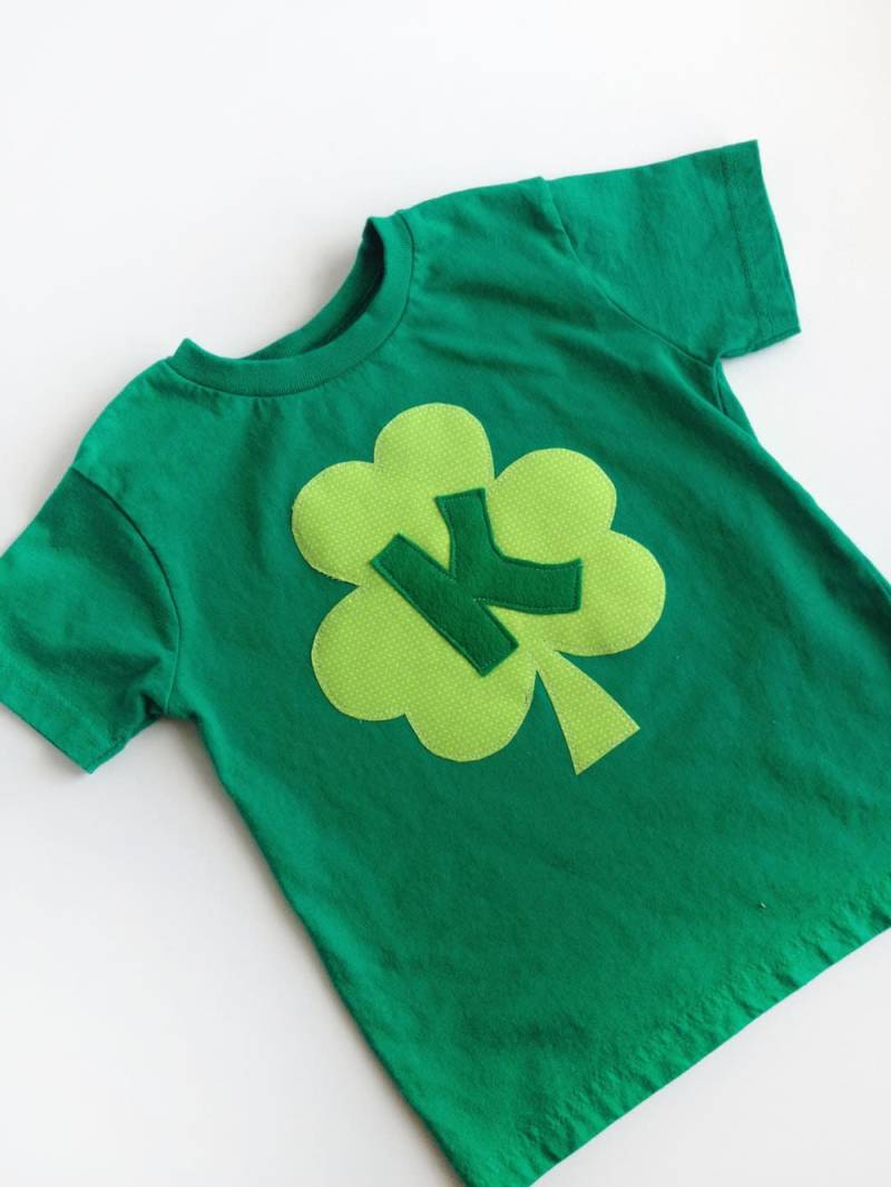 st. Patrick's Day Green Shamrock Erste T-Shirt Kinder Und Kleinkinder von kakabaka