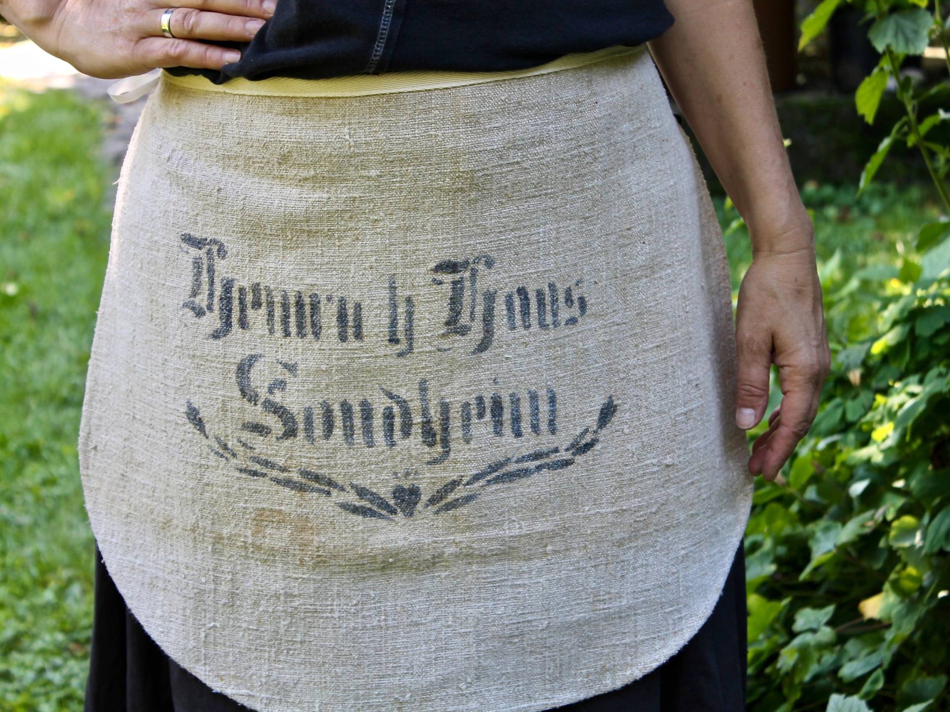 Antik-Leinen Schürze No. 2 von kalajokiModedesign