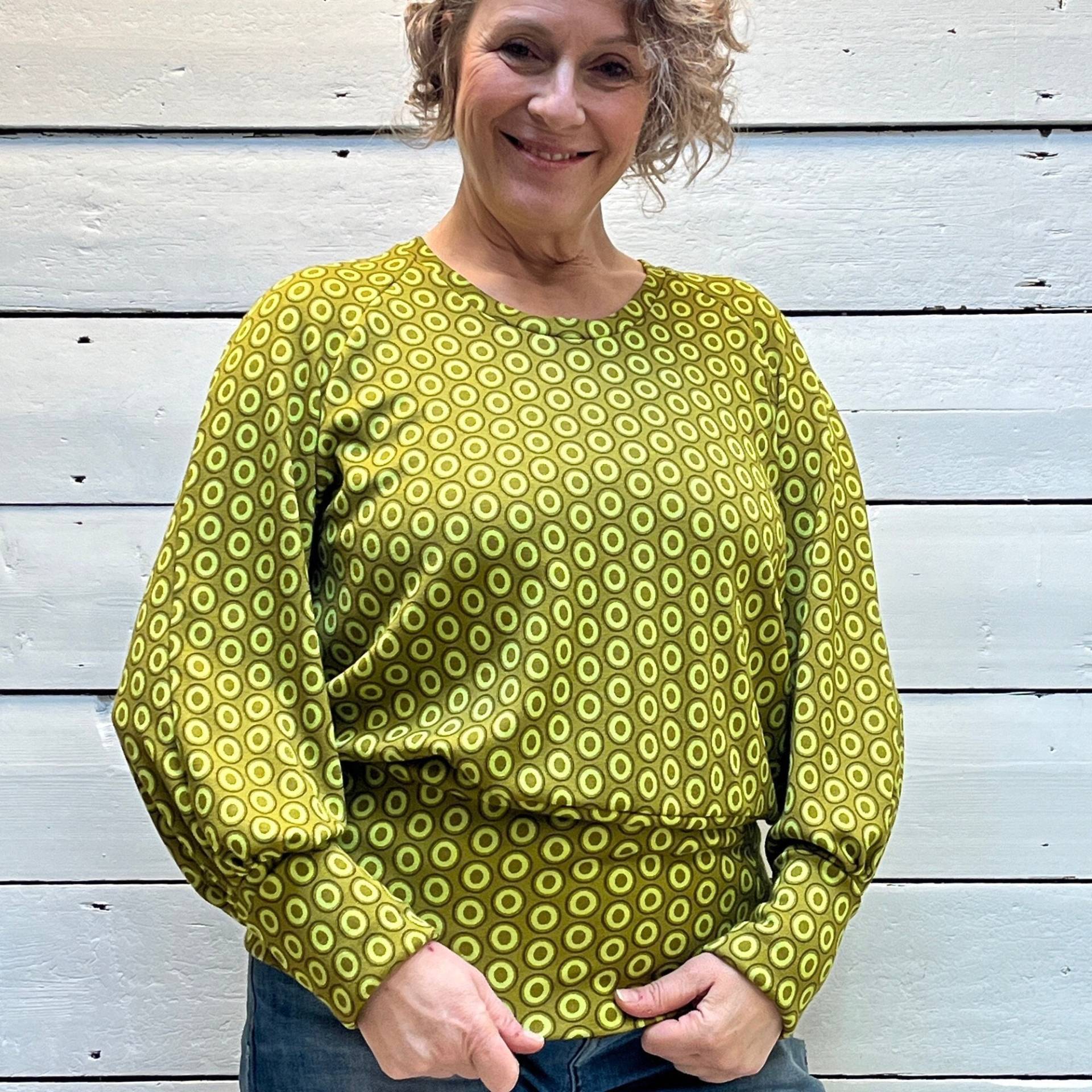 Cooler Pulli, Retro-Design, Strickjersey in Grün/Blau, Langarm von kalajokiModedesign