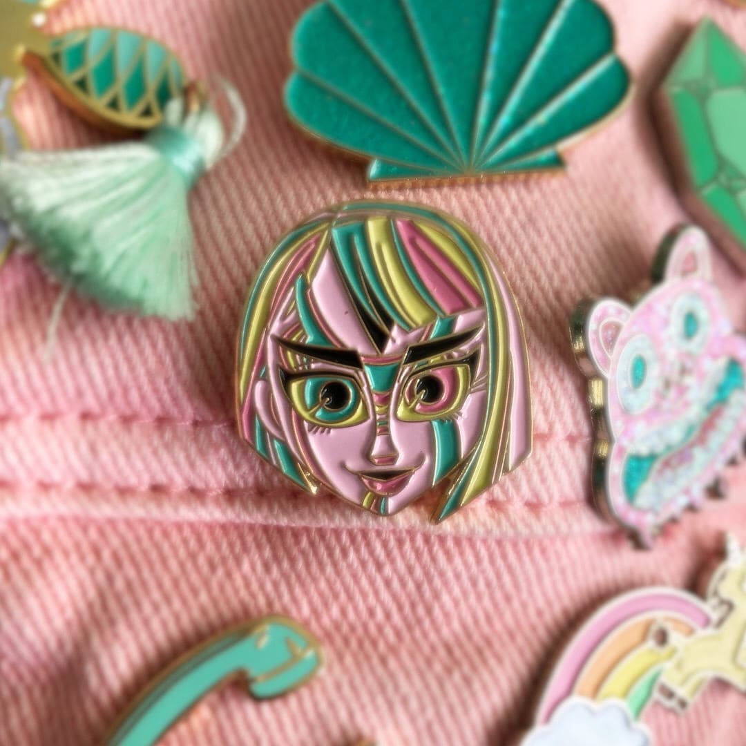 Regenbogen-Kopf-Emaille-Pin von kalifontecchio