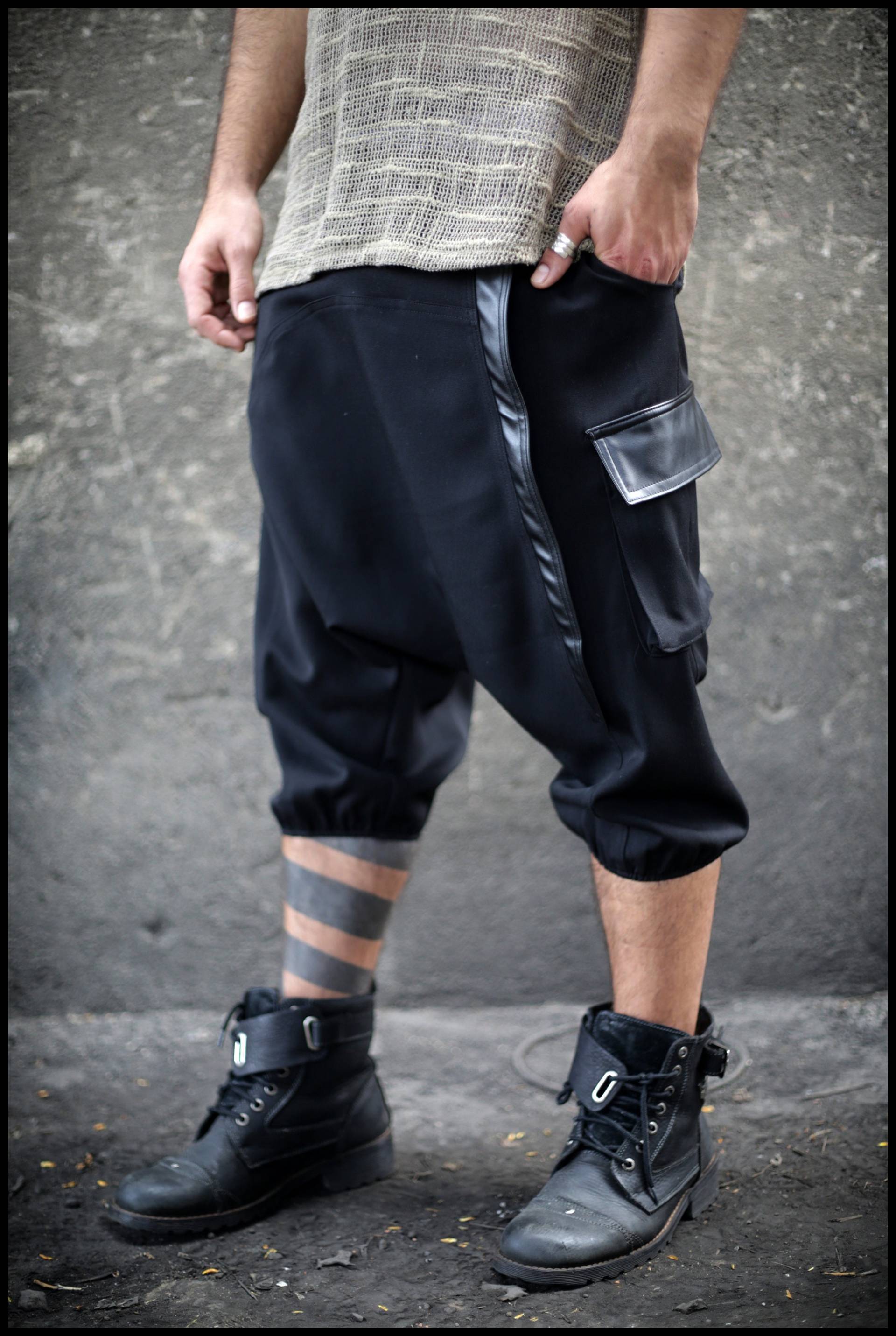 Sammler Short | Schwarze Hose-Lockere Herrenhose-Apokalypse-Avantgarde-street Fashion-Alternative Kleidung-Futuristisch-Cyberpunk-Dark Fashion von kaliroseclothing