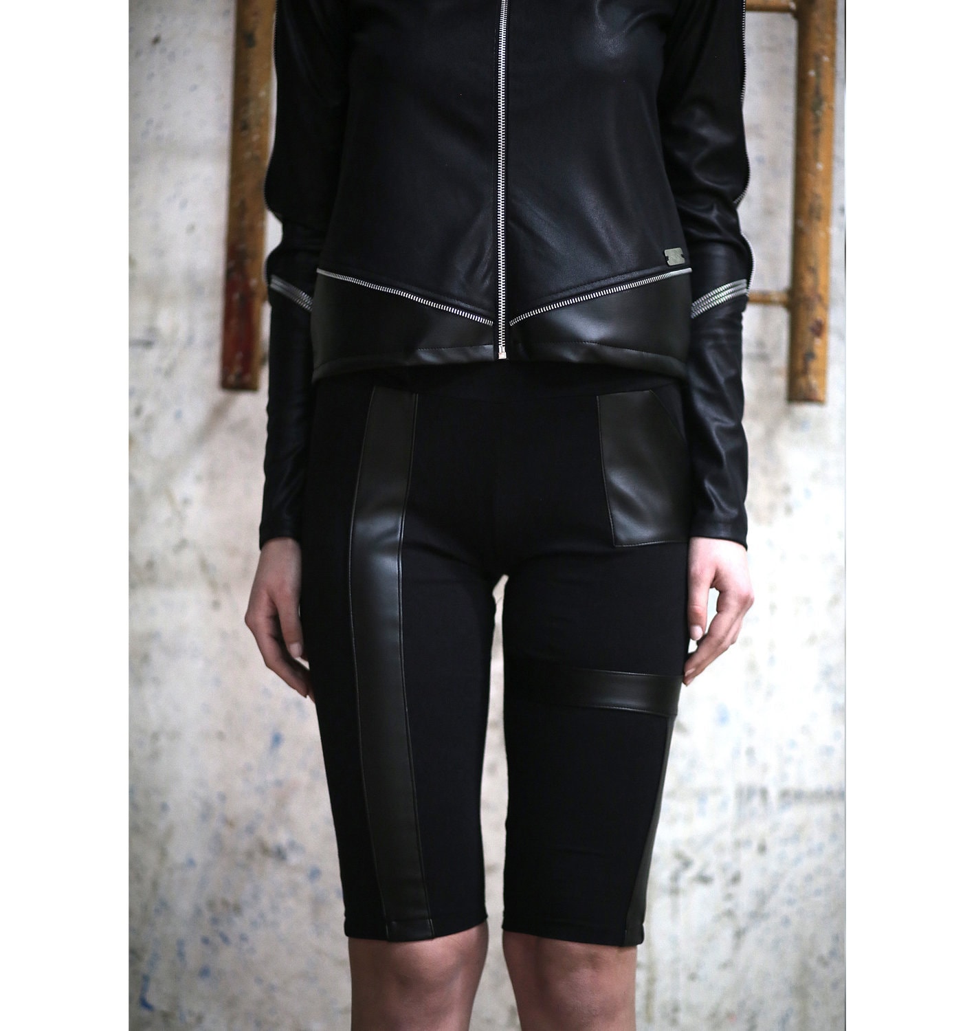 Waldläufer Halb Leggings | Knielange Leggings-Kurze Leggings-Apokalypse-Post Apokalypse-Alternative Kleidung-Schwarze Leggings-Frauen Hose von kaliroseclothing