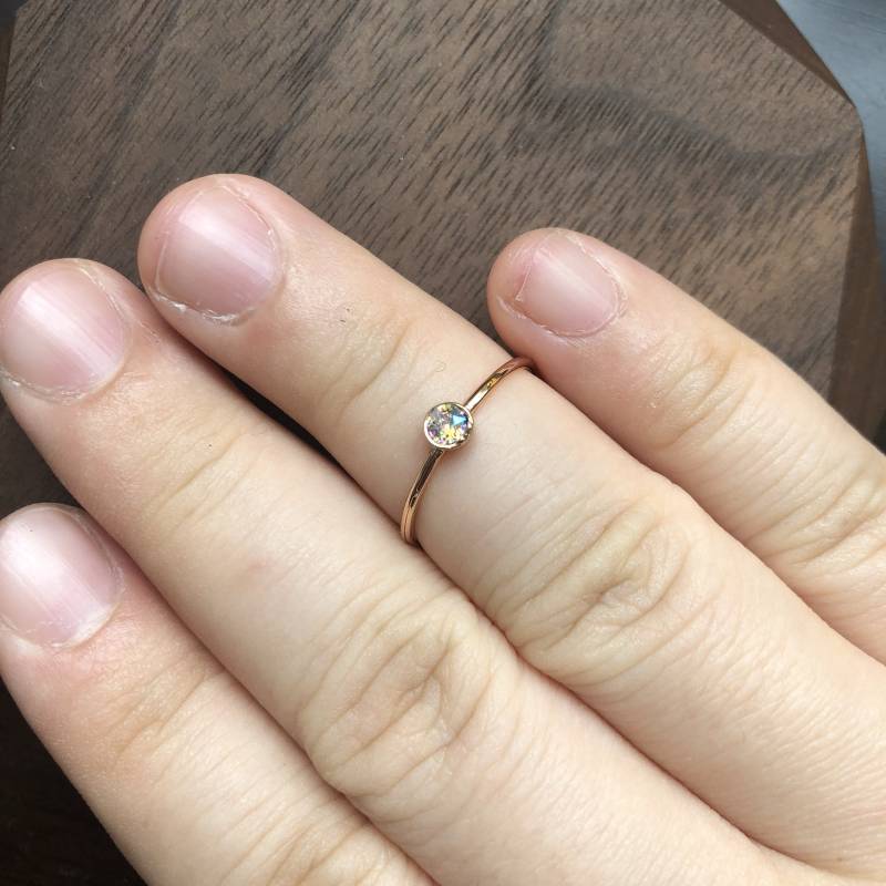 Rose Gold Dünne Zarte Ring Mit Swarovski-Kristall 3, 5 Mm Rose Gold Dünne Zarte Ring Mit Swarovski-Kristall 3, 5 Mm von kamaworkshop