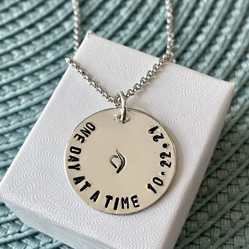 Ein Tag Nach Dem Anderen - Genesungsgeschenk, Unterstützungsgeschenk Personalisiertes Genesungsdatum Essstörunng Neda Anorexie Bulimie von kandsimpressions