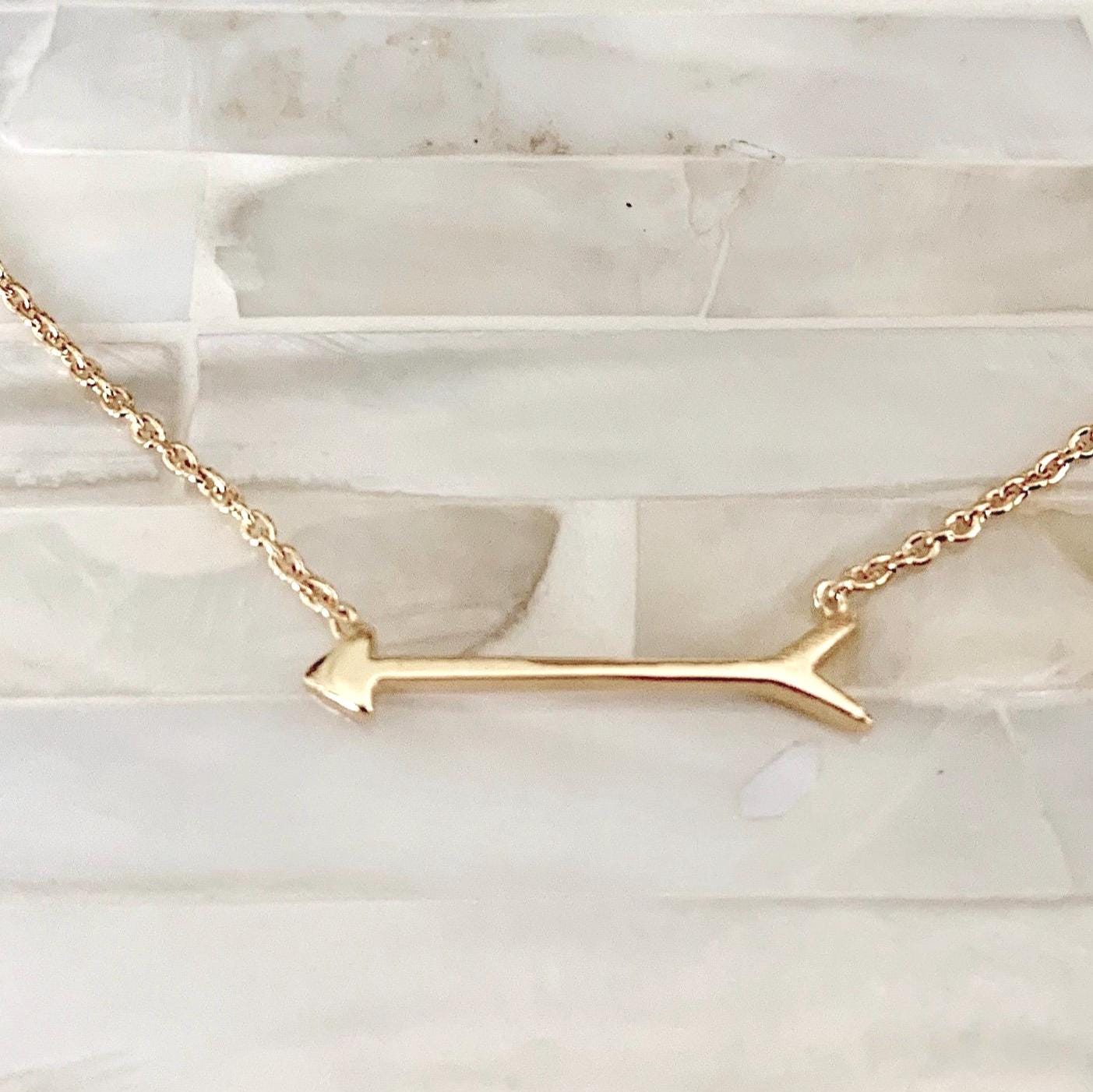 Goldene Pfeilhalskette - 14K Vergoldeter Sterlingsilberanhänger von kandsimpressions