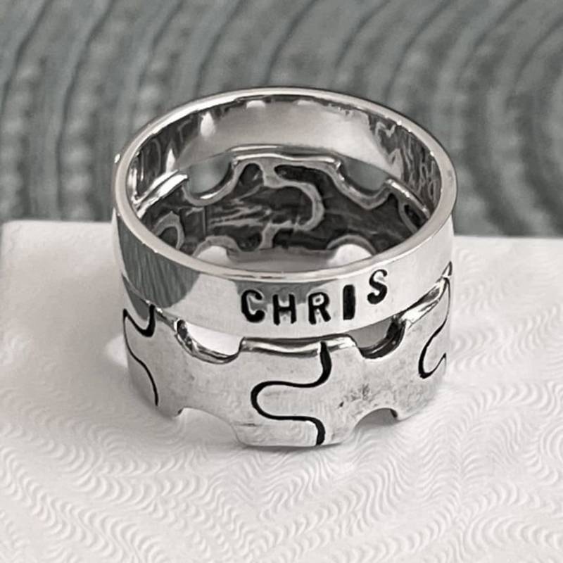 Personalisierter Sterling Silber Autismus Puzzle Ring - Handgestempelter Name von kandsimpressions