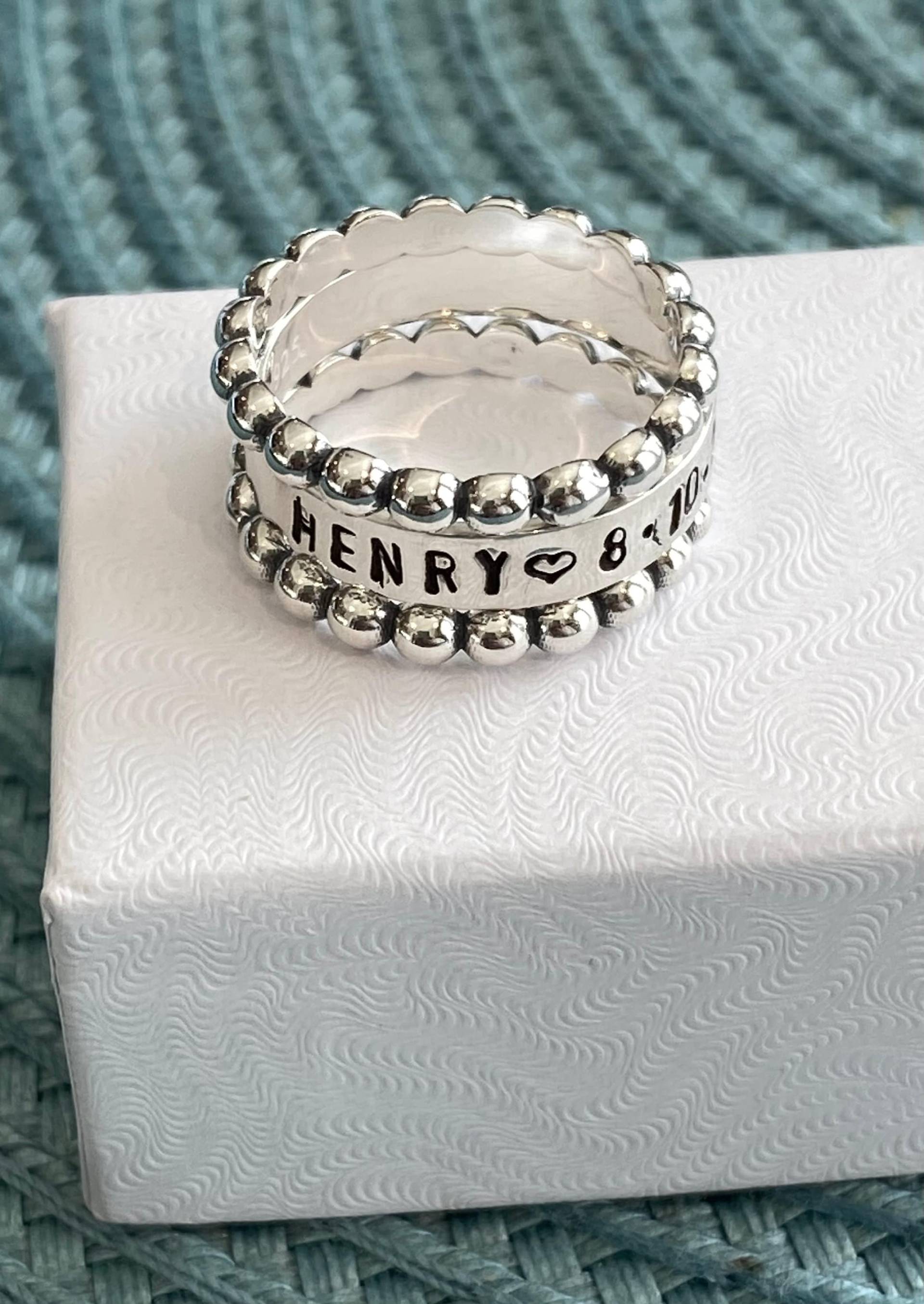 Personalisierte Sterling Silber Stapeln Name Ring Set - Mutter Geschenk von kandsimpressions