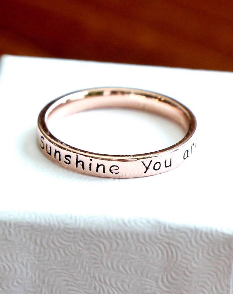 Rosegold Sunshine Ring - Graviertes Sterling Silber Stapelbares Band von kandsimpressions