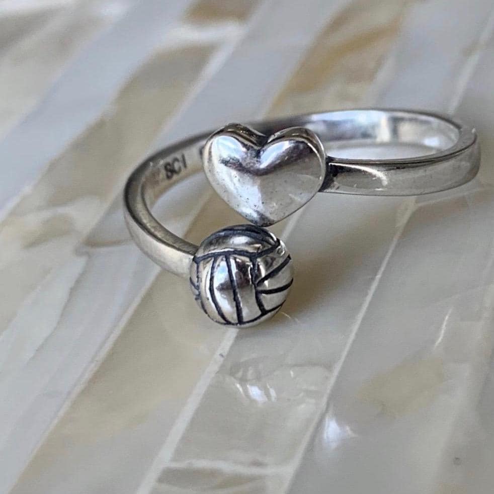 sterling Silber Beachvolleyball - Ring Mit Verstellbarem Herz-Detail von kandsimpressions