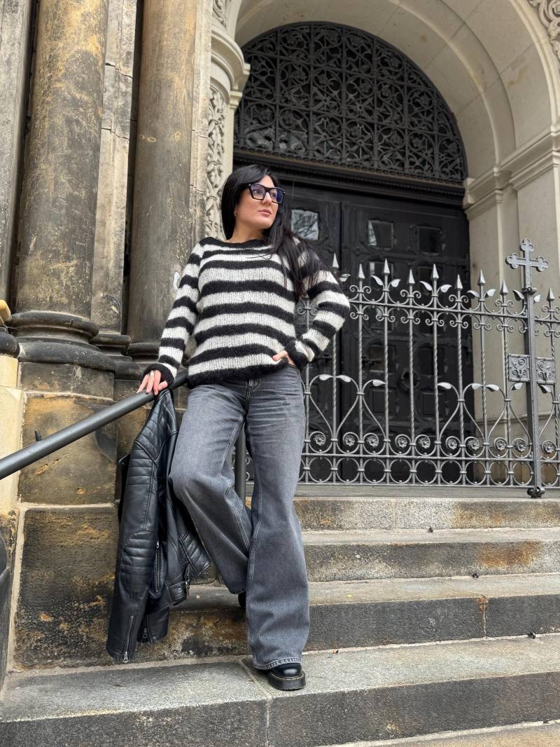 Black & White Striped Sweater - Bold & Soft Black & White Striped Sweater - Bold & Soft von karakakaknit