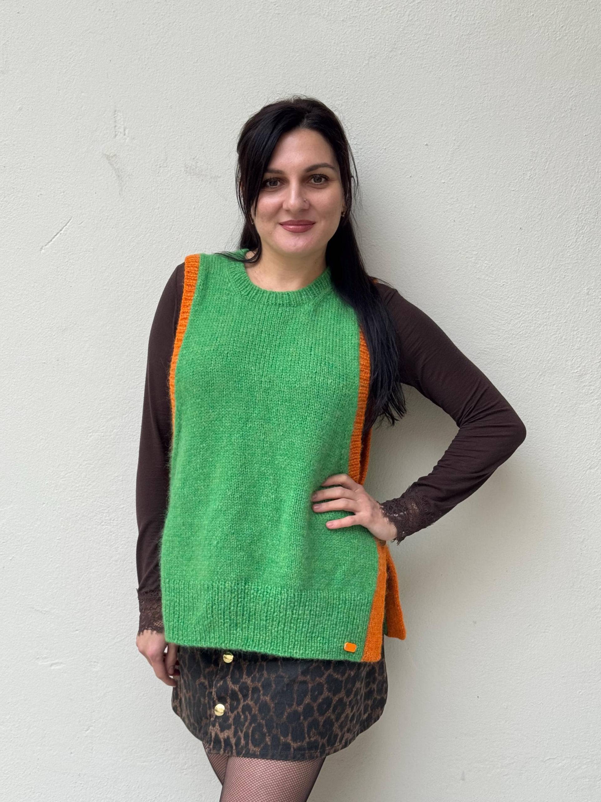 Handgestrickte Alpaka-Weste - Bunt & Leicht von karakakaknit