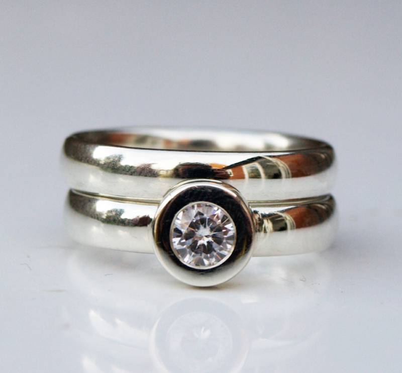 9 Karat Recyceltes Weißgold Moissanit Ring Set von karenjohnsondesign