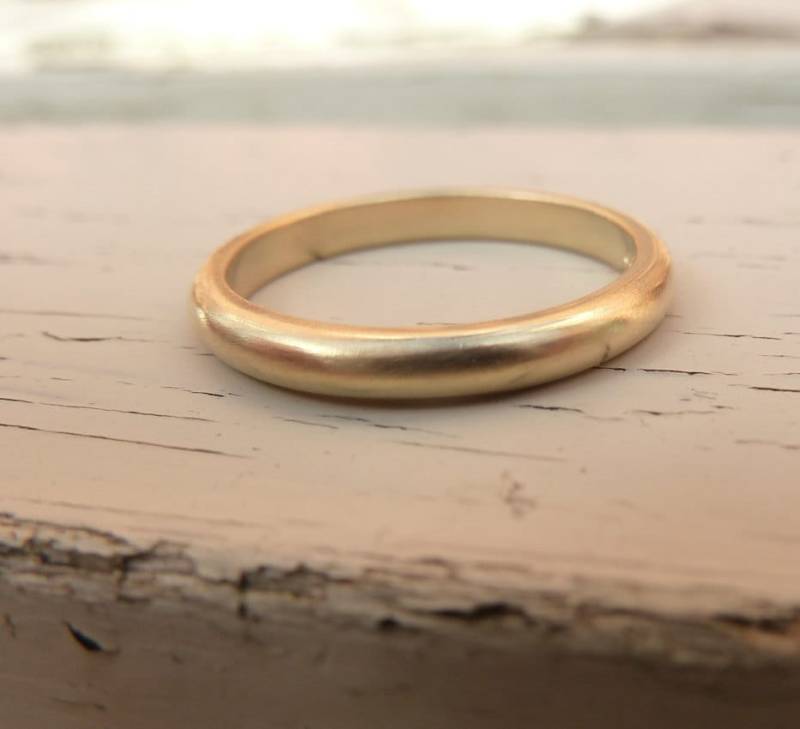 Ehering Aus Recyceltem 18 Karat Gold von karenjohnsondesign