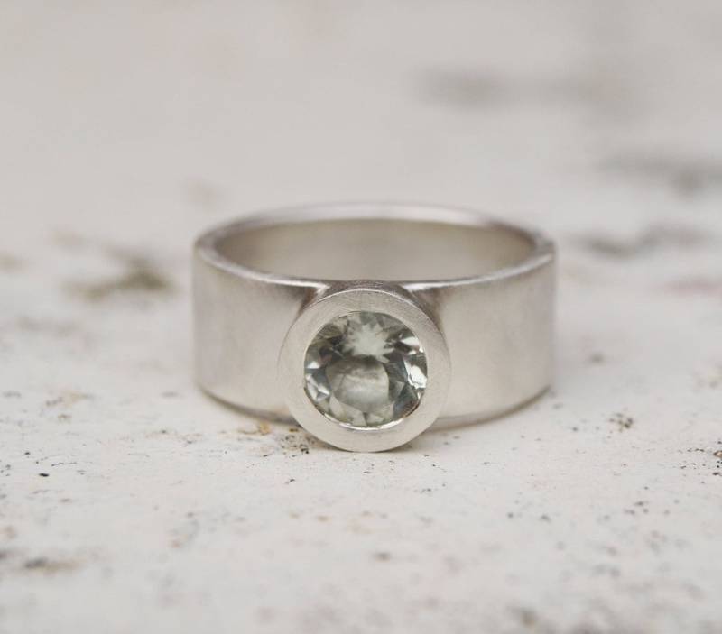 Grüner Amethsyt Silberring Mit Recyceltem Silber von karenjohnsondesign