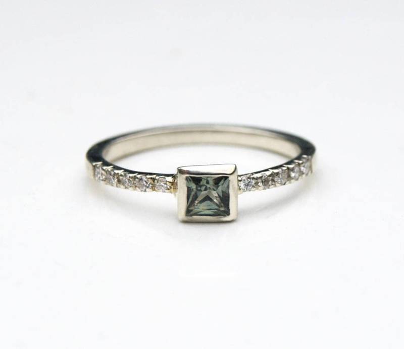 Grüner Saphir Und Diamant Ring 9 Karat Gold Princess Cut von karenjohnsondesign