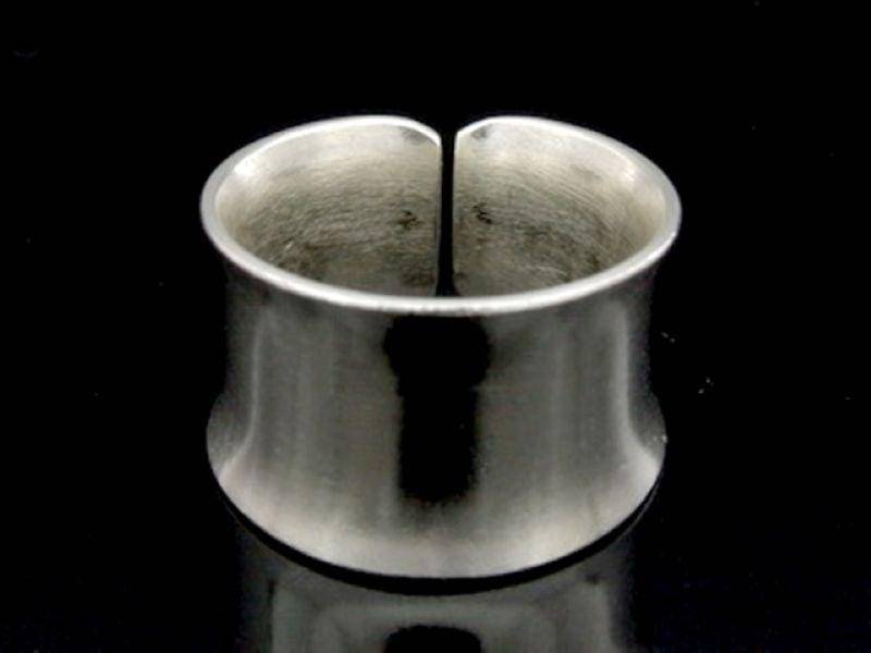 Ky-007 "Karen Bergstamm" Handarbeit, Schlichter Silber Ring." Ky-007 "Karen Bergstamm" Handarbeit, Schlichter Silber Ring." von karensilverbead