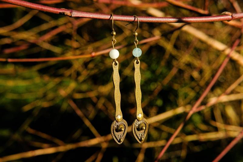 Ohrringe "Wea" Mit Länglichem Anhänger Und Edelsteinperlen Aus Aquamarin, Antikgold-Farben von karma108crafts