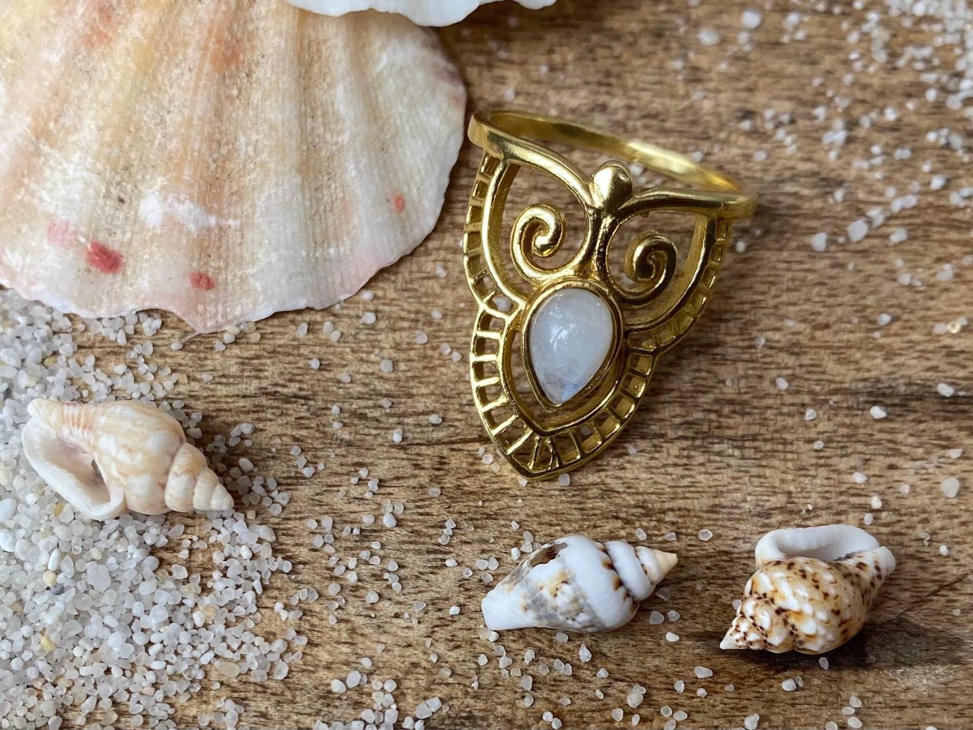 Boho Ring Mit Mondstein | Goldfarbener Statement Hippie Schmuck Festival Handgemachter Messingring von karmaandcotton2025