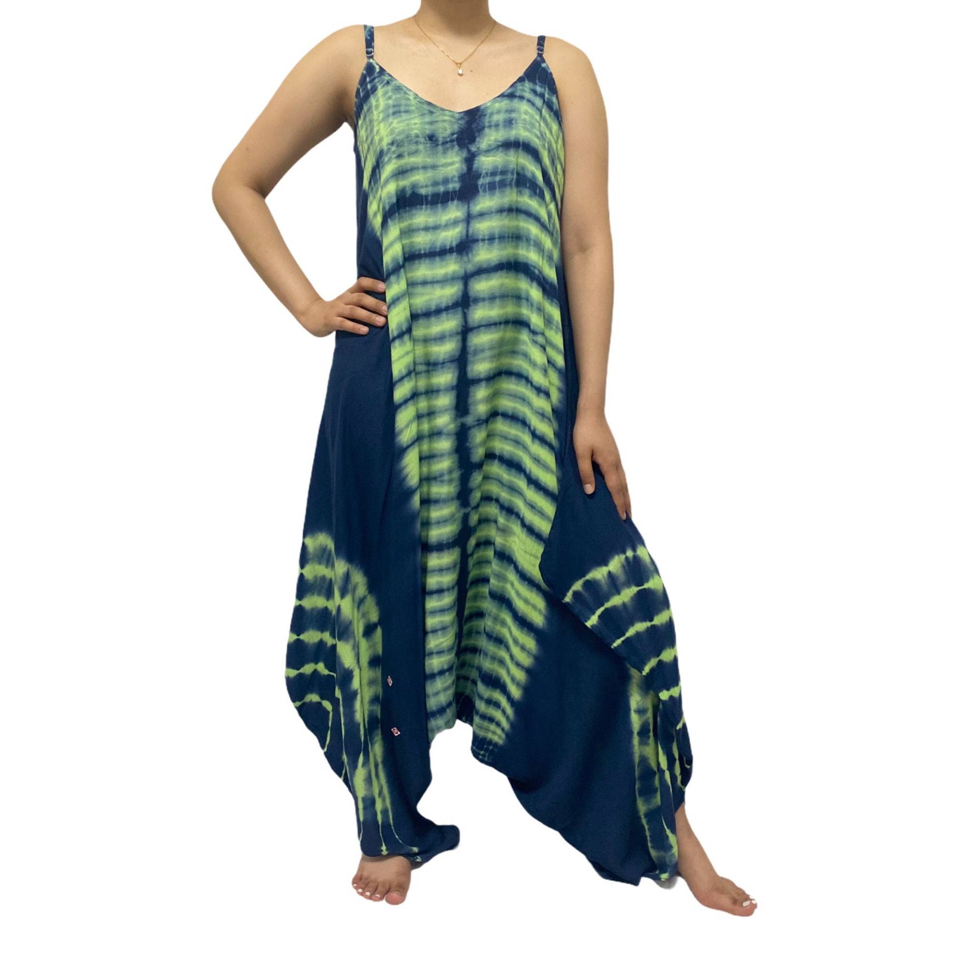 Boho Tie Dye Overall, Blauer Tyedye Sommer Strampler, Free Size, Plus Size Flowy Jumpsuits, Beach Wear, Yoga Festival Haremshose von karmanepalcrafts