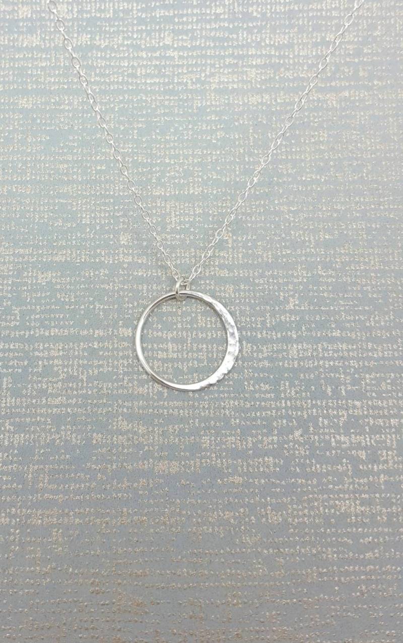 Gehämmerte Sterling Silber Mond Halskette - Handgemachte Halbmond Anhänger Gehämmerte Sterling Silber Mond Halskette - Handgemachte Halbmond Anhänger von karmasilver