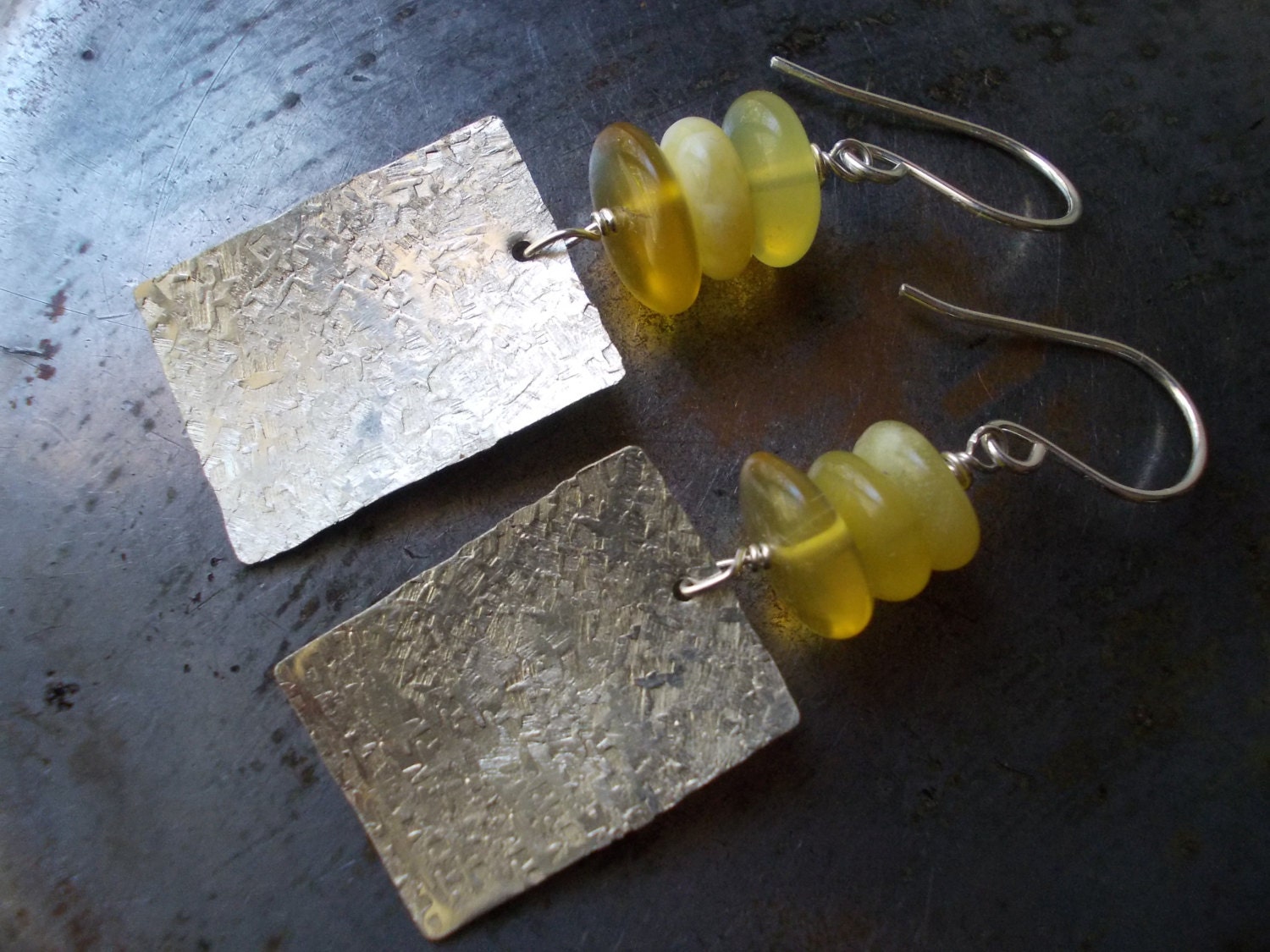 Gelber Opal Silber Ohrringe Sterling Natürliche Edelstein 925 Handgemachte Organisch Gehämmert Textur Geschmiedet von karmelidesigns