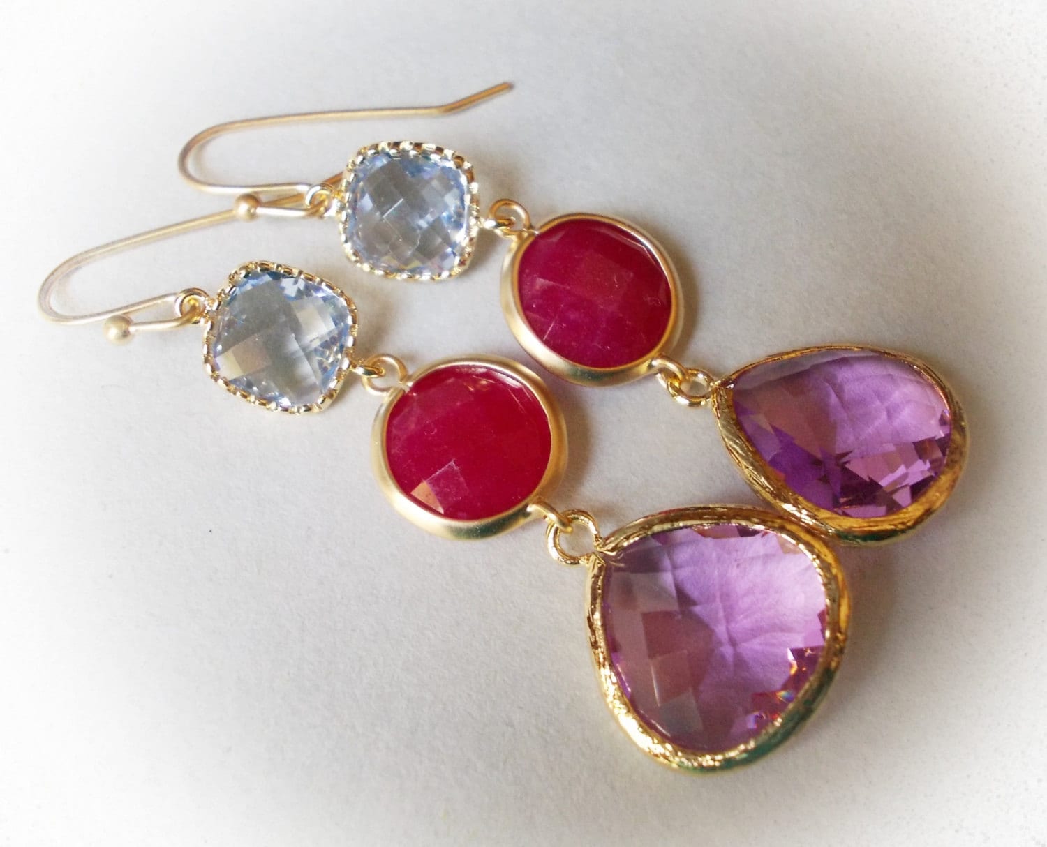 Lange Ohrringe Gold Amethyst Rubin Saphir Rot Blau Violett Lila Lange Glastropfen Umrahmte Glasjuwelen Baumeln Für Frauen von karmelidesigns