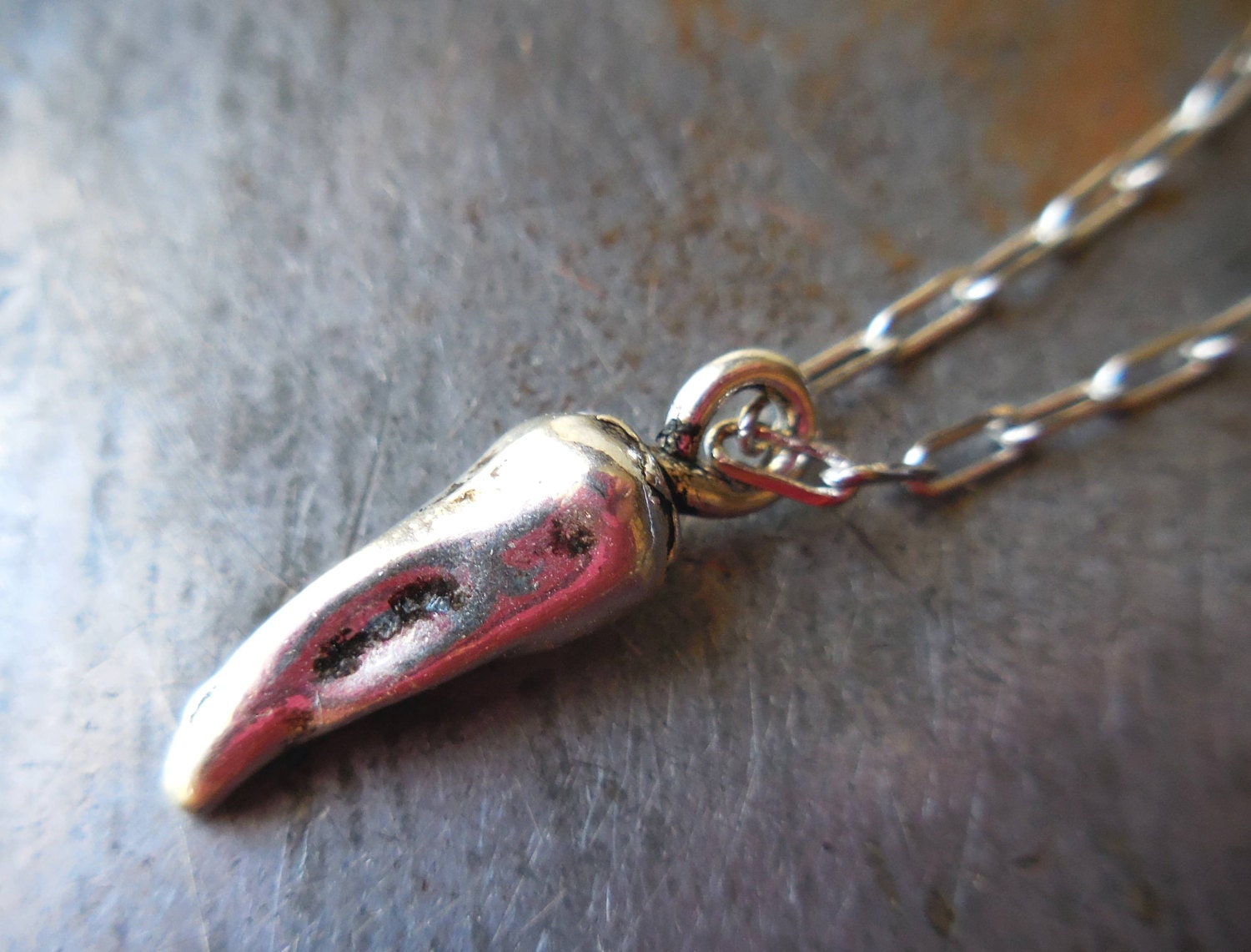 Rote Chili-Pfeffer-Halskette, Paprika-Charm-Anhänger, Würzige Rote Paprika-Halskette, Halskette Für Männer, Frauen von karmelidesigns