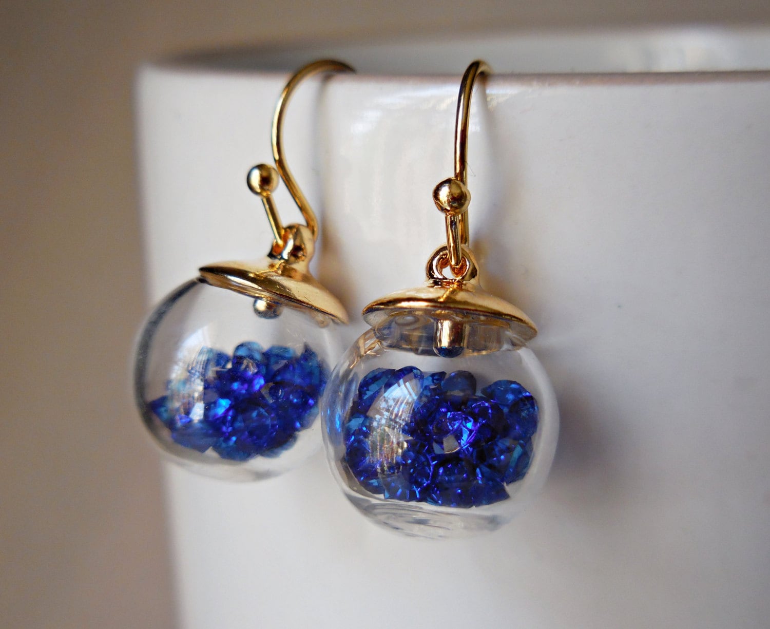 Sapphire Blau Gold Ohrringe Mini Terrarium Vergoldete Glaskugel Hängende Fläschchen Kugel Niedlichen Kobalt von karmelidesigns