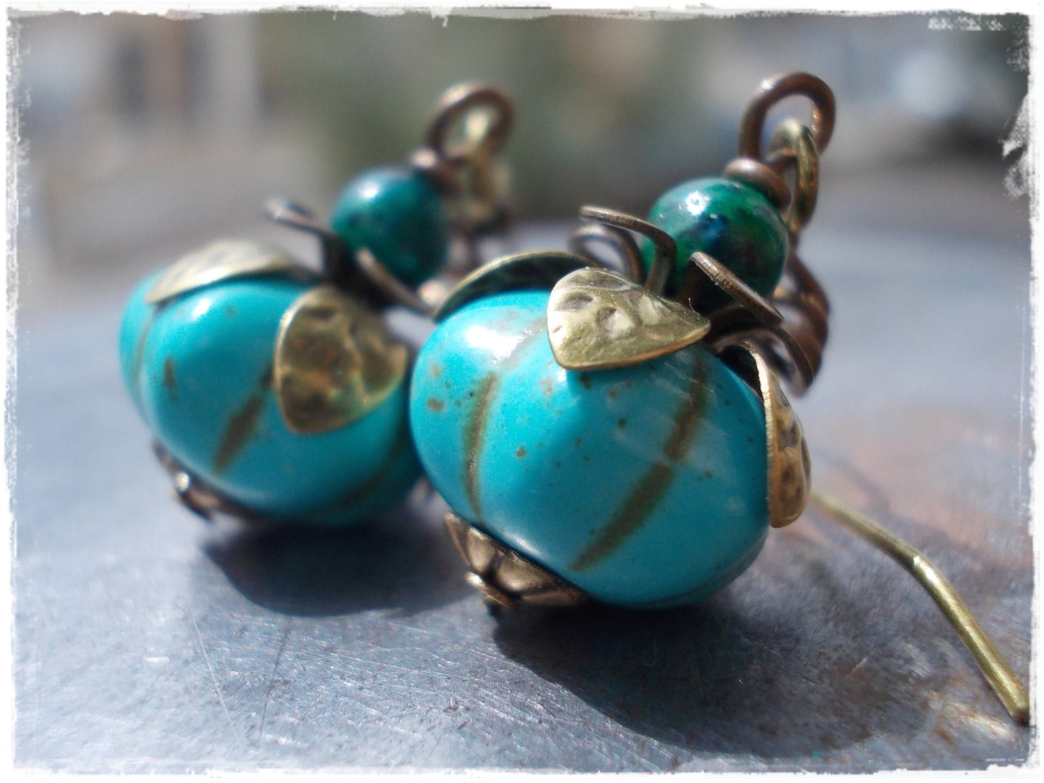 Türkis Kürbis Ohrringe Organic Boho Magnesit & Chrysokoll Bronze Messing Howlith Rustikale von karmelidesigns