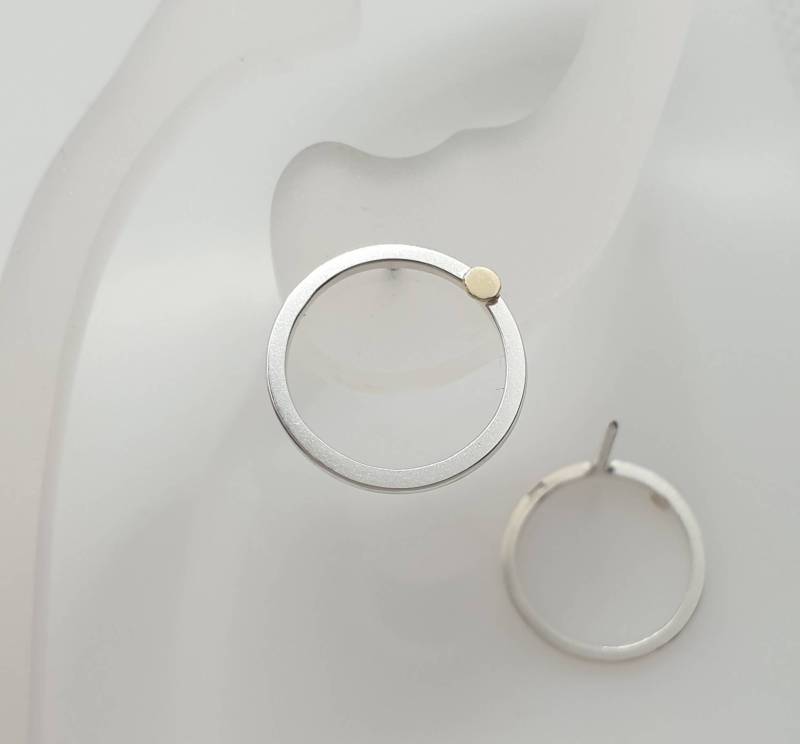 Karma Kreise Goldene Punkte Moderne Ohrstecker von karramba