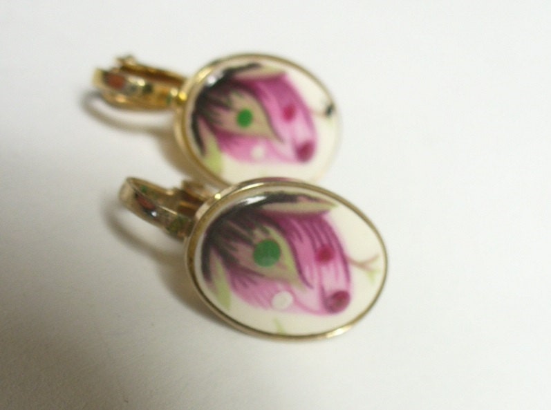 Vintage Emaille Ohrringe - Rosa Rosen Auf Weiß Goldfarben Ohrclips Vintage Modeschmuck Vintage Emaille Ohrringe - Rosa Rosen Auf Weiß Goldfarben Ohrclips Vintage Modeschmuck von karunadesigns